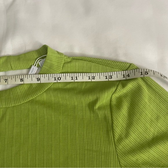 Green cropped shirt twist back short sleeve - Picture 10 of 11